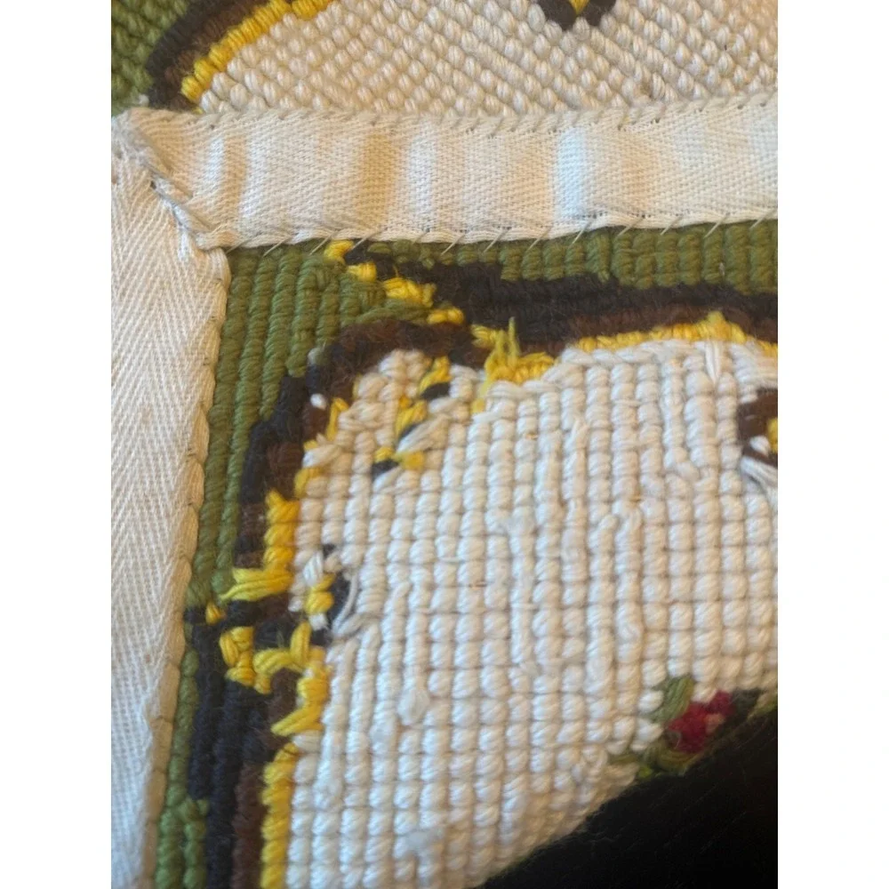 Vintage Handcrafted Floral Needlepoint Table Runner Roses &‎ Scalloped design